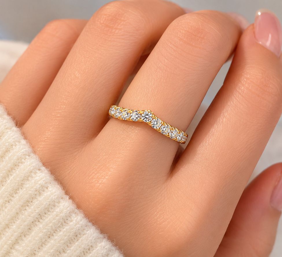Curved Diamond Wedding Band in 18k Yellow Gold